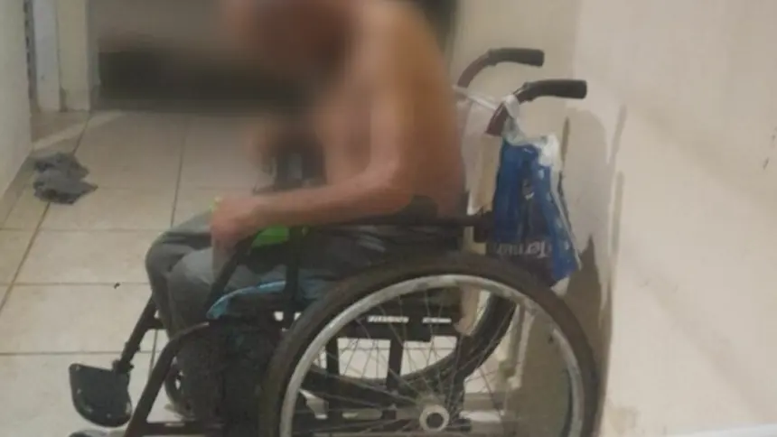 Filha é presa por maltratar e abandonar pai idoso