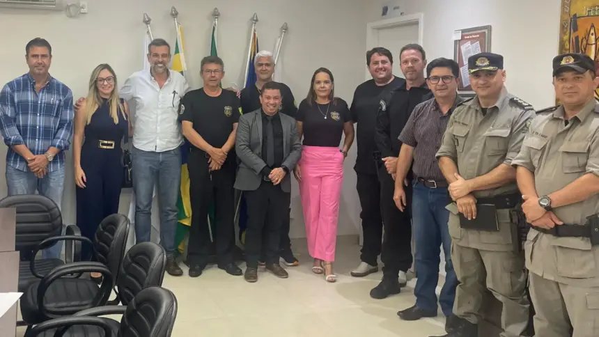 Forças de segurança e sociedade civil discutem melhorias para Goianésia em reunião do Conseg Forças de segurança e sociedade civil discutem melhorias para Goianésia em reunião do Conseg
