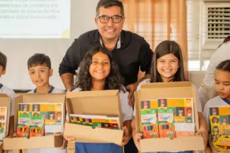 Mais de 7 mil alunos da rede municipal de Goianésia serão contemplados com kits de materiais escolares