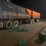 Polícia apreende 400kg de cocaína na BR-153 escondidos em carga de milho de pipoca