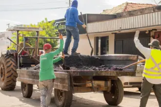 Prefeitura de Goianésia investe 180 toneladas de massa asfáltica na operação tapa-buracos