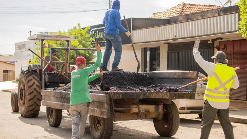 Prefeitura de Goianésia investe 180 toneladas de massa asfáltica na operação tapa-buracos