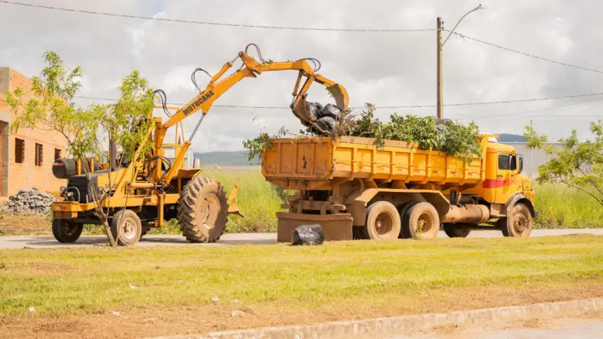 Prefeitura de Goianésia já retirou 230 caminhões de entulho da cidade através do mutirão de limpeza