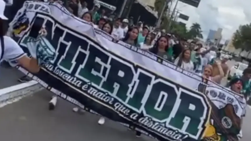 Torcida Organizada do Goiás é impedida de fazer caminhada neste domingo em Goianésia Torcida Organizada do Goiás é impedida de fazer caminhada neste domingo em Goianésia