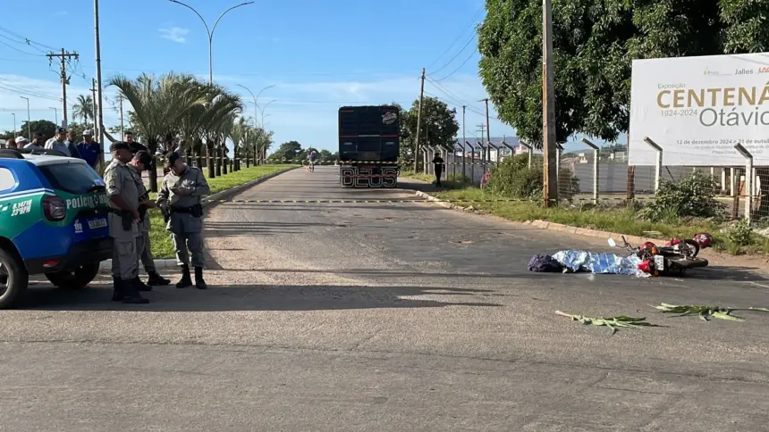Urgente: Motociclista morre ao abalroar moto em caminhão na saída sul de Goianésia Urgente: Motociclista morre ao abalroar moto em caminhão na saída sul de Goianésia