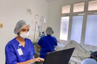 Hetrin implementa carrinho de medicação à beira-leito