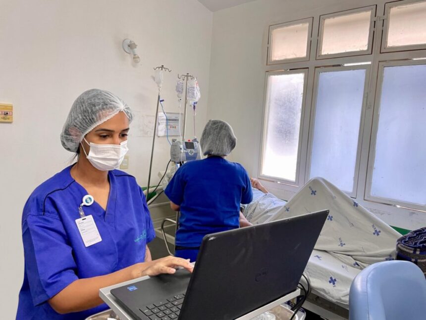 Hetrin implementa carrinho de medicação à beira-leito