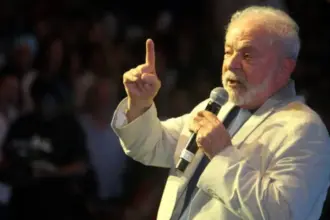 54% dos brasileiros desaprovam governo Lula; 41% aprova