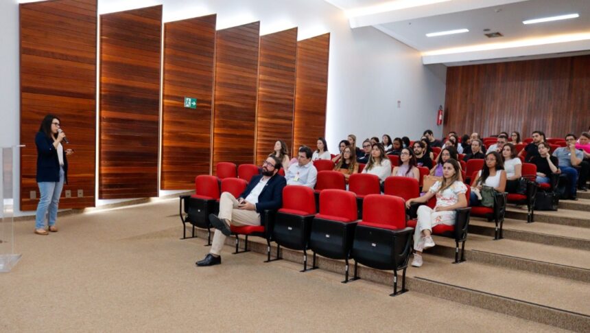 Crer recebe novos residentes médicos e multiprofissionais