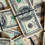 Dólar encerra última sessão em alta, após anúncio de Gleisi Hoffmann para Secretaria de Relações Institucionais