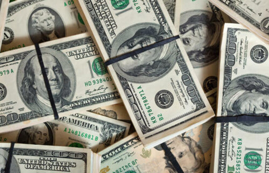 Dólar encerra última sessão em alta, após anúncio de Gleisi Hoffmann para Secretaria de Relações Institucionais