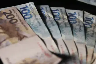 Governo restringe temporariamente R$ 128 bi em gastos dos ministérios até maio