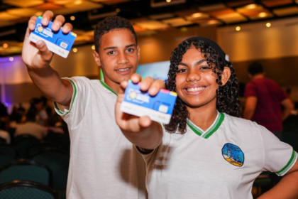 Programa que distribui chips gratuitos a alunos da rede pública tem 90% de aprovação, aponta pesquisa