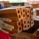 Varejo enfrenta desafios neste início de 2025, revela índice de confiança