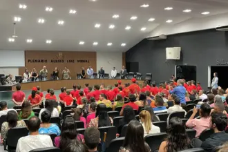 Bombeiros de Goianésia realiza aula inaugural do projeto Bombeiro Mirim