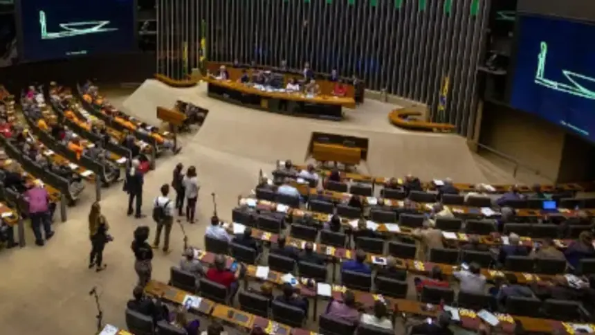 Câmara define partidos que terão comando em comissões Câmara define partidos que terão comando em comissões