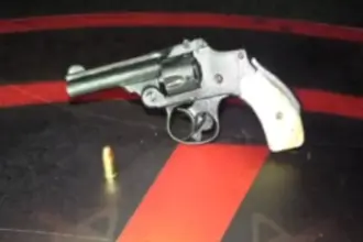 CPE retira de circulação homem que ostentava arma de fogo nas redes sociais