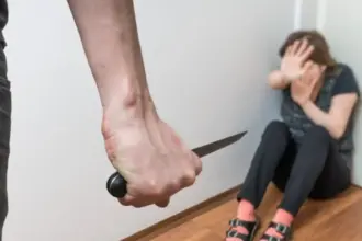 Homem é detido em Goianésia por violência doméstica e receptação de celular