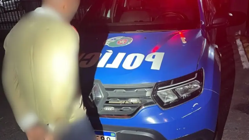 Homem é preso no centro de Goianésia após invadir barbearia e tentar matar jovens com golpes de faca