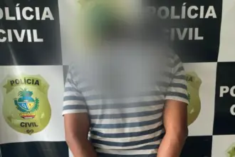 Homem é preso por descumprir medida protetiva contra a própria mãe