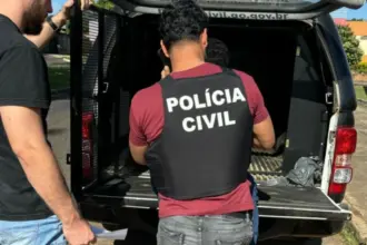 Homem é preso por descumprir medida protetiva e divulgar vídeos íntimos