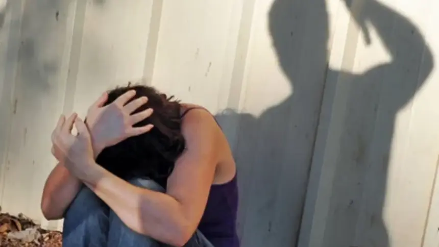 Homem usa facão para ameaçar mulher e é preso por lesão corporal