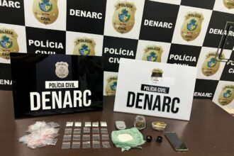 Homem é preso por tráfico de drogas ao ser pego com cocaína e skunk