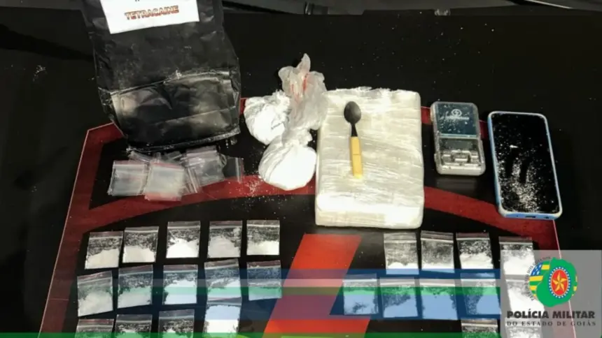 Mulher é presa pela CPE com grande quantidade de drogas