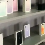 Polícia e Procon realizam ação em loja de celulares investigada por vender aparelhos e não entregar