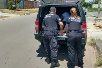 Polícia prende proprietária de clínica de estética por exercício irregular da função