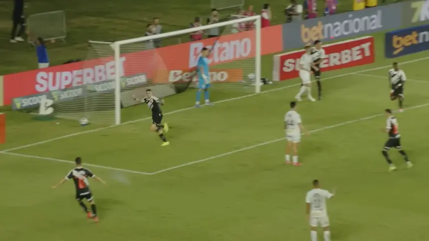 Santos sofre virada do Vasco com brilho de Vegetti em seu retorno à elite do Brasileirão