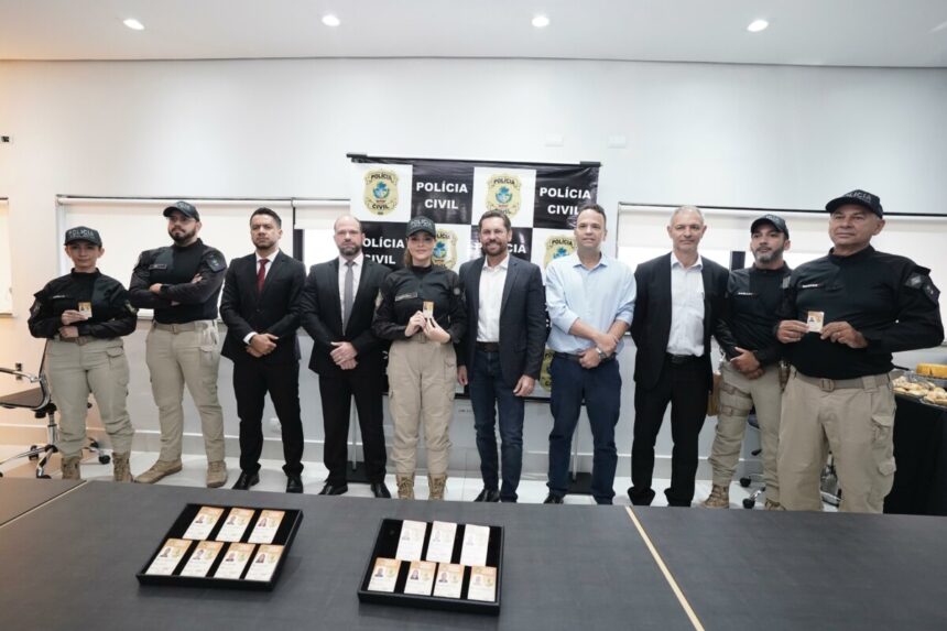 PCGO entrega identidades funcionais a policiais legislativos da Alego; é a primeira vez que os profissionais terão o documento PCGO entrega identidades funcionais a policiais legislativos da Alego; é a primeira vez que os profissionais terão o documento