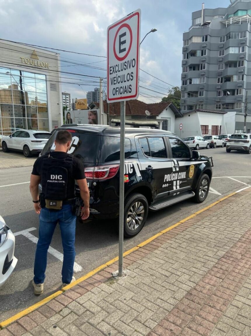PC prende, em Santa Catarina, investigado por aplicar golpes com falso serviço de tapeçaria oferecido nas redes sociais