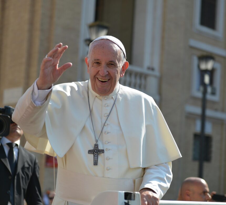 Caiado decreta luto oficial de sete dias pela morte do Papa Francisco
