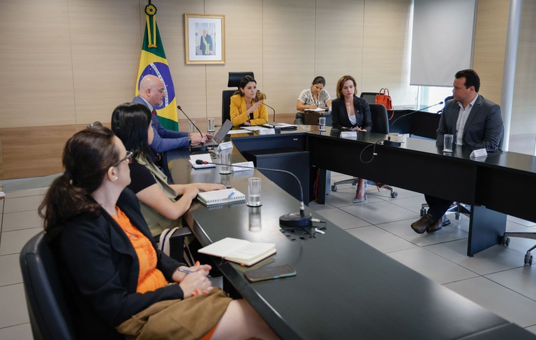 Ministérios unem forças para levar energia ao campo e ampliar irrigação no Brasil Ministérios unem forças para levar energia ao campo e ampliar irrigação no Brasil