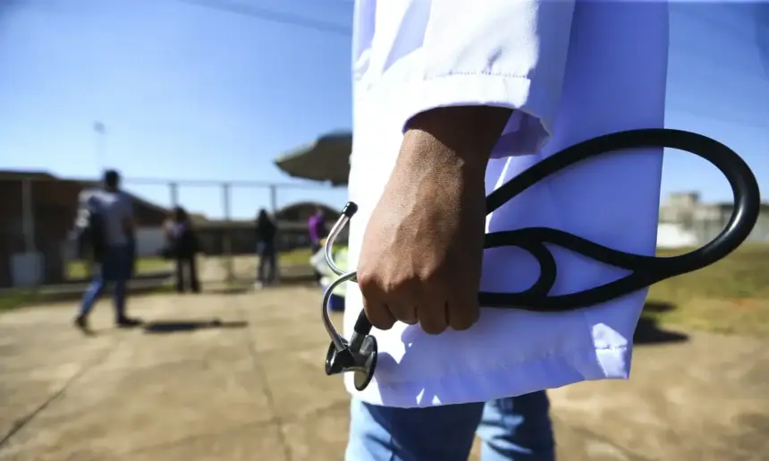 “OAB dos médicos”: projeto cria exame obrigatório de proficiência em medicina