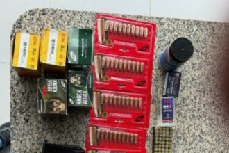 PCGO prende investigado em flagrante por posse irregular de arma de fogo e cumpre mandado de busca e apreensão relacionados à pesca predatória