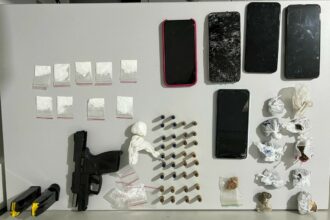 Pai e filho são presos por tráfico de drogas e posse ilegal de arma de fogo