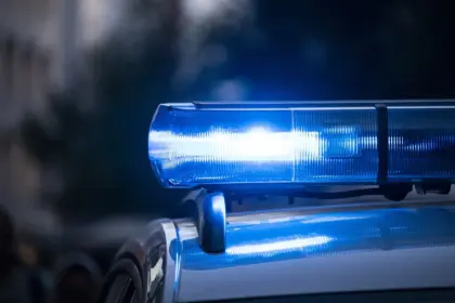 Adolescente denuncia agressões e pai e madrasta são presos em flagrante em Jaraguá