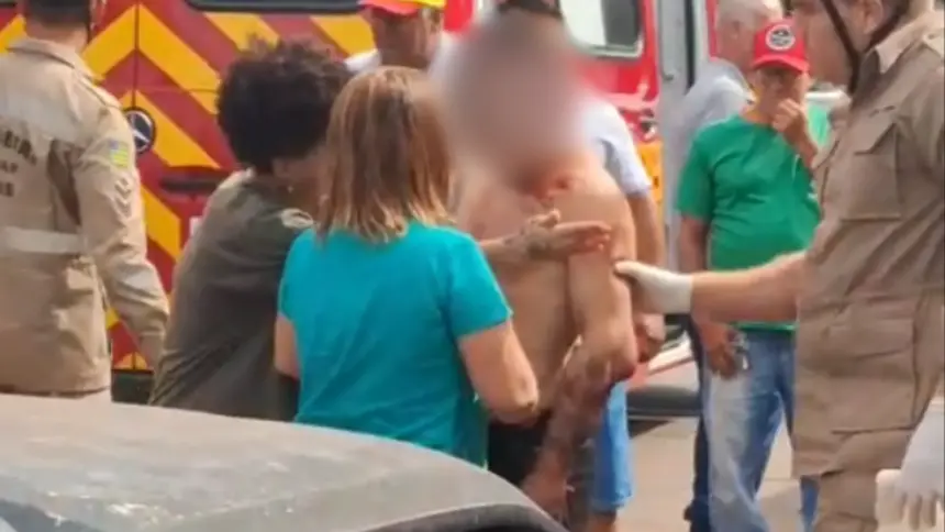 Homem é agredido com pauladas durante briga no Feirão do Nova Aurora