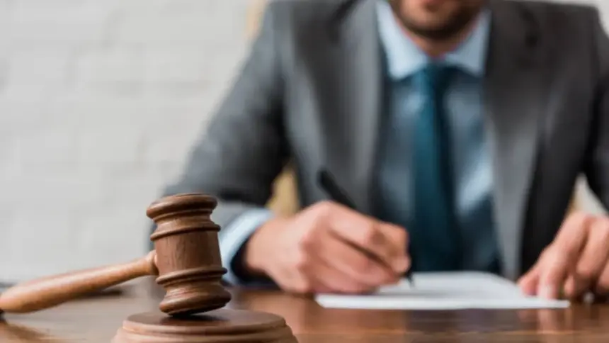 Homem que apalpou nádega de nutricionista no elevador é condenado a pagar R$ 100 mil