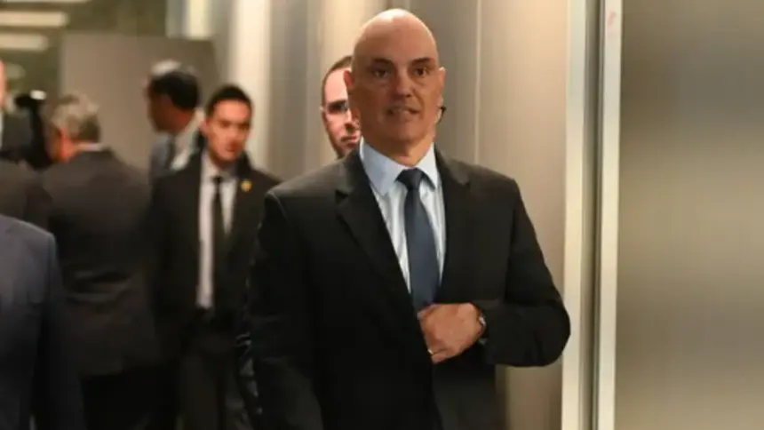 Moraes pede que PGR analise pedido de prisão de Bolsonaro Moraes pede que PGR analise pedido de prisão de Bolsonaro