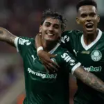 Palmeiras é salvo por Weverton, bate Fortaleza e assume liderança do Brasileirão