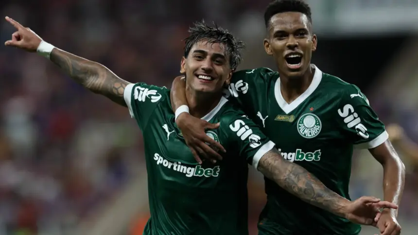 Palmeiras é salvo por Weverton, bate Fortaleza e assume liderança do Brasileirão