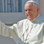 Papa simplificou o próprio funeral e será enterrado em caixão simples de madeira