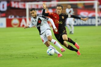 Vasco abre vantagem, mas cede empate ao Melgar pela Sul-Americana
