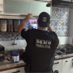 Polícia Civil cumpre prisão de investigada por lavar cifras milionárias do crime organizado; foragida, ela foi extraditada de Portugal