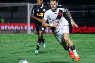 Brasileiro: Vasco enfrenta Bragantino para tentar se afastar do Z4