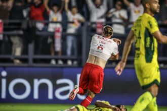 Pitta marca e deixa Bragantino na vice-liderança do Brasileiro