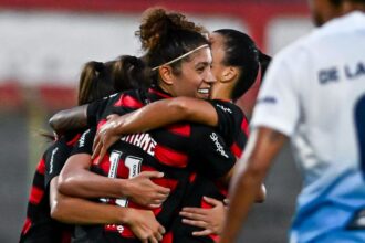 Flamengo goleia Real Brasília por 4 a 0 no Brasileirão Feminino